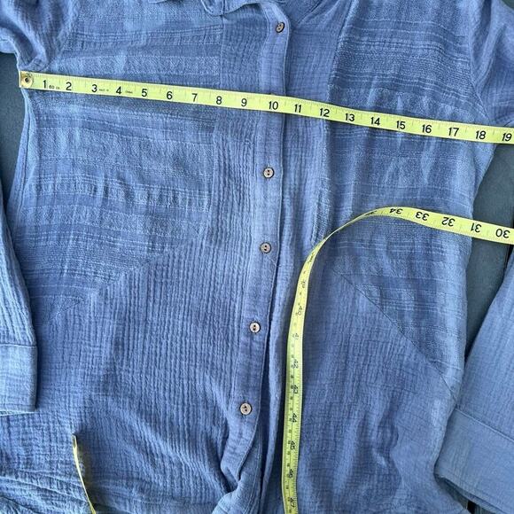 Miss Me, Button down women's size S shirt, blue lace cutwork - Picture 9 of 9